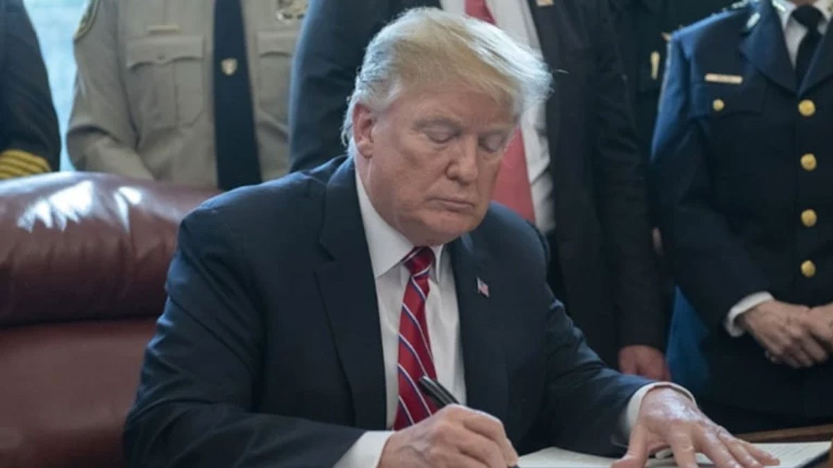 abdde yasamak ve calismak artik hayal oldu trump resmen onayladi OYQJuMIU