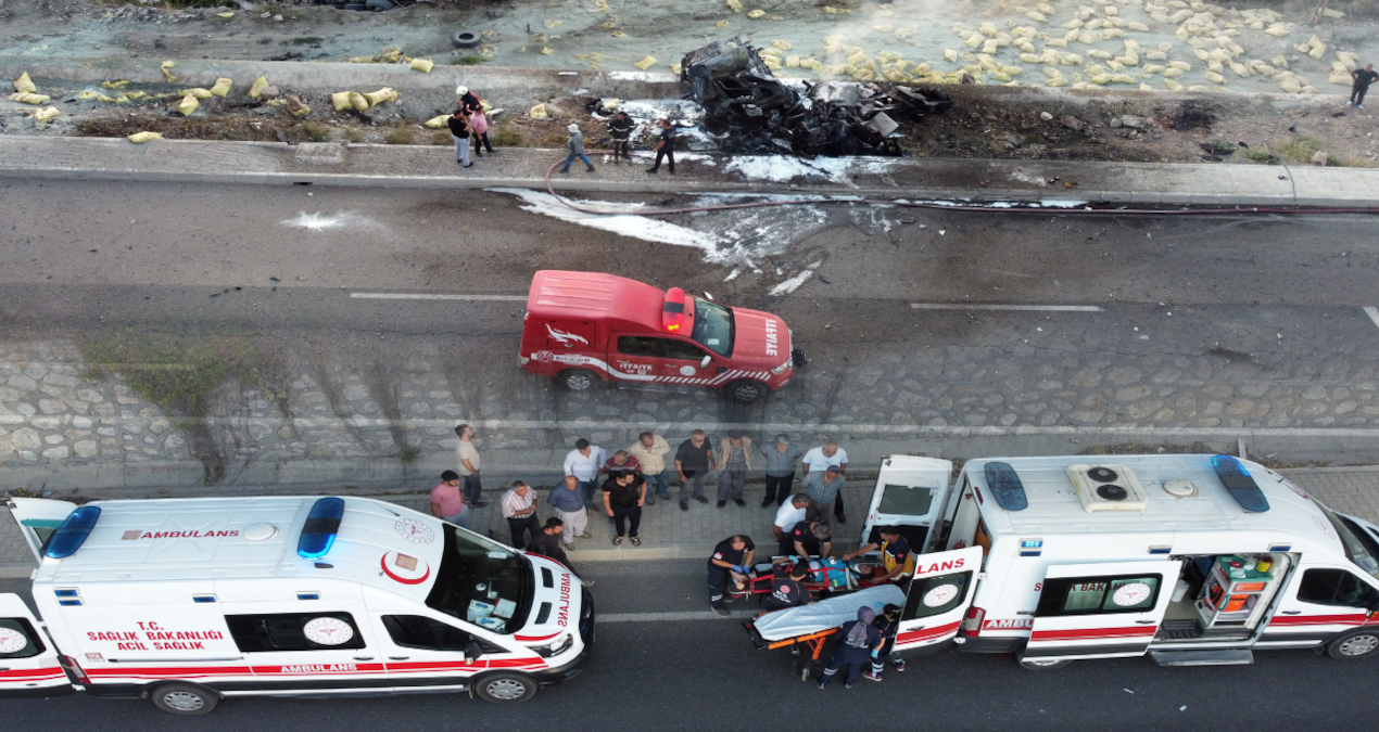 freni arizalanan tir once otobuse carpti sonra yandi 8LRQy9bh