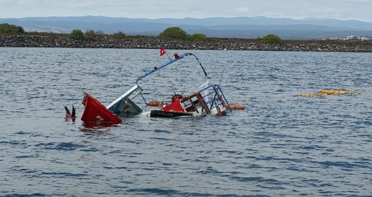 igneada aciklarindaki 3 balikci denizde mahsur kaldi YMuIVTh8