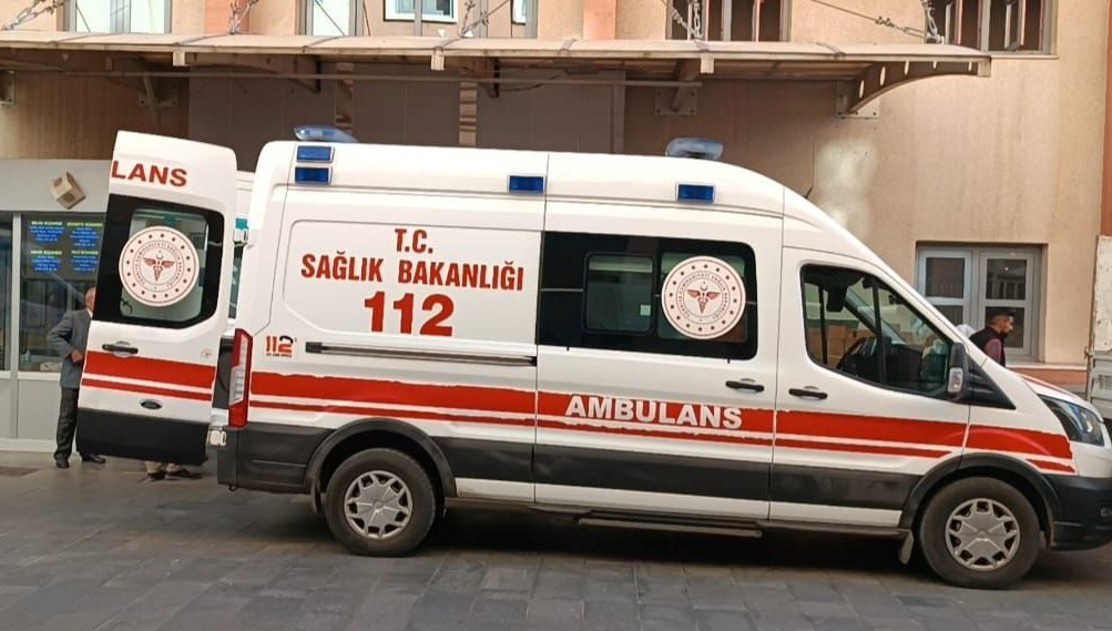 insaat iscisi metrelerce yukseklikten dustu MH8Iq18Z