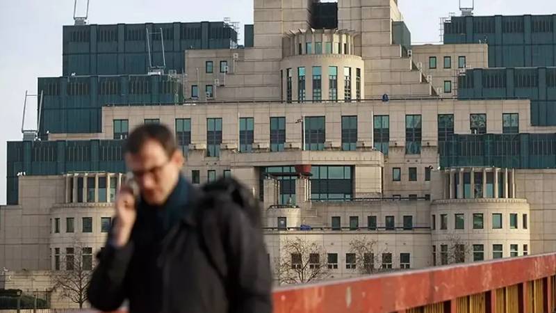 mi6 baskani moore istanbulda duyurdu britanya casusluk yapmak isteyenler icin guvenli mesajlasma platformu kurdu qmCsKm1a