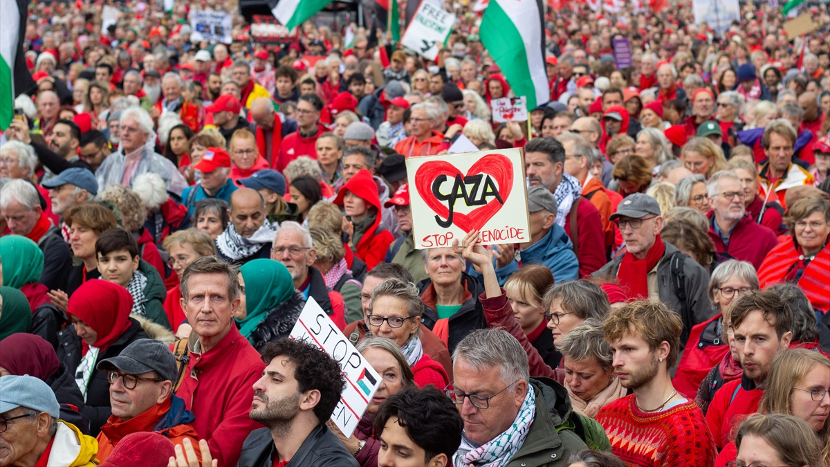 hollandada israil protestosu 250 bin kisi hukumete karsi sokaklara dokuldu NWfY53RG