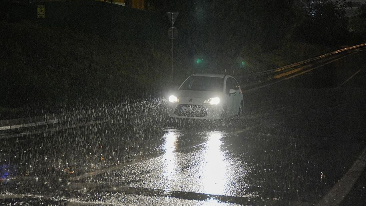 istanbulda saganak hayati olumsuz etkiledi ONvSmNF3.jpg