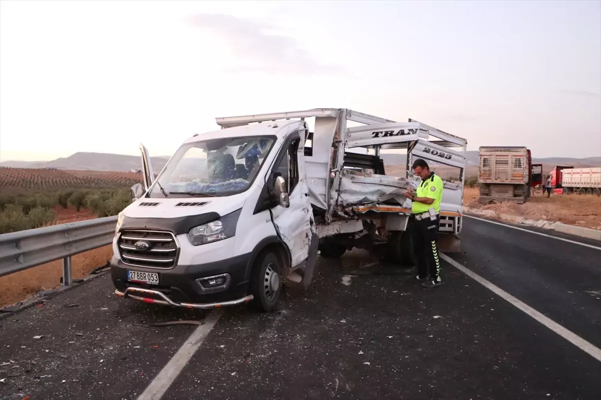 kiliste tir pikap kazasi 3 yarali vvSFa2nN