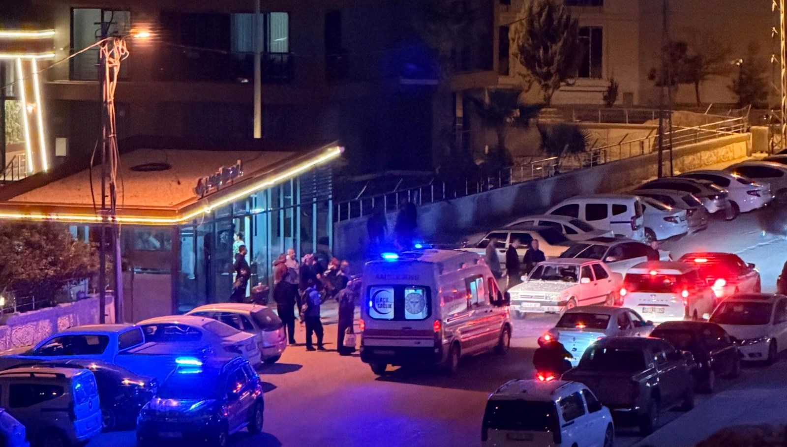 adiyamanda kaza otomobilin carpistigi 2 yaya yaralandi B2OXCeaX.jpg