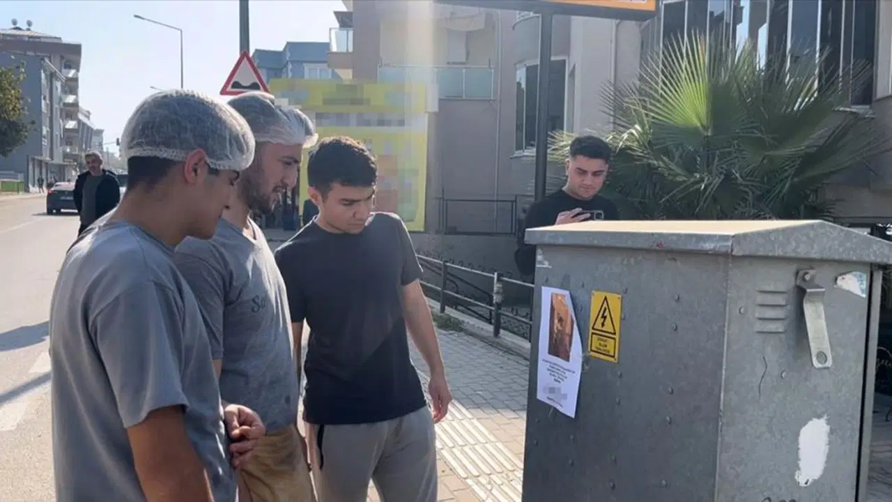 bursada kizlarinizi bu adamdan uzak tutun yazili afisler ortaligi karistirdi s2l9JfHa.jpg