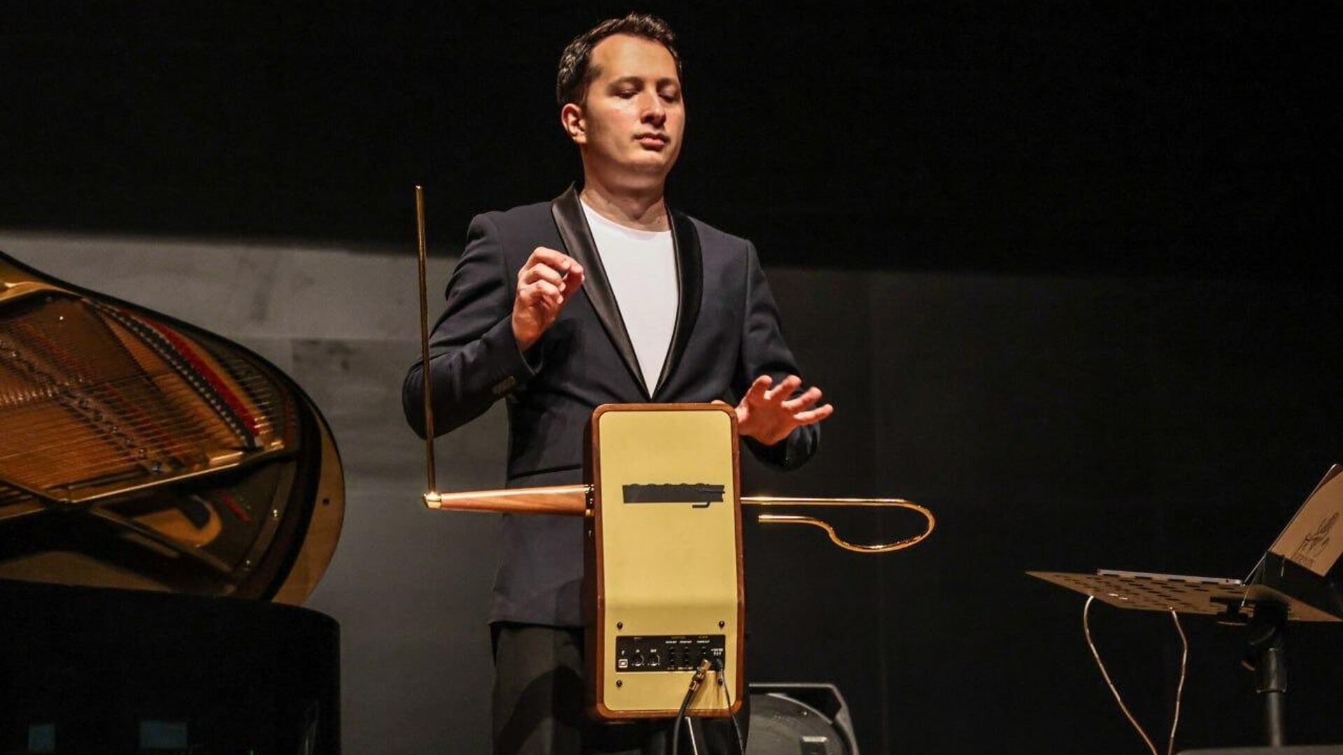 rus fizikci tereminin icat ettigi muzik aleti turkiyede tanitildi i8Pd4vsm.jpg