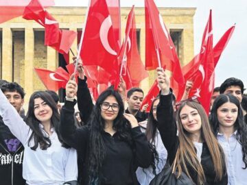 19 Mayıs Kutlamaları: Gençler Büyük Atatürk’ü Andı