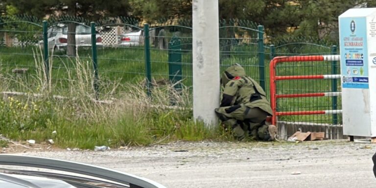 lise-civarinda-supheli-paket-panigi-ekipler-olaya-el-atti-LJ9m5GL6