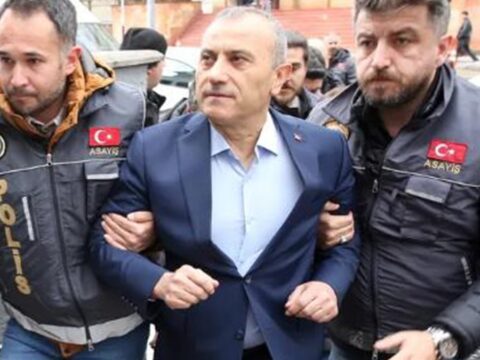 Mafya babasi gibi vali UgU5L1pw